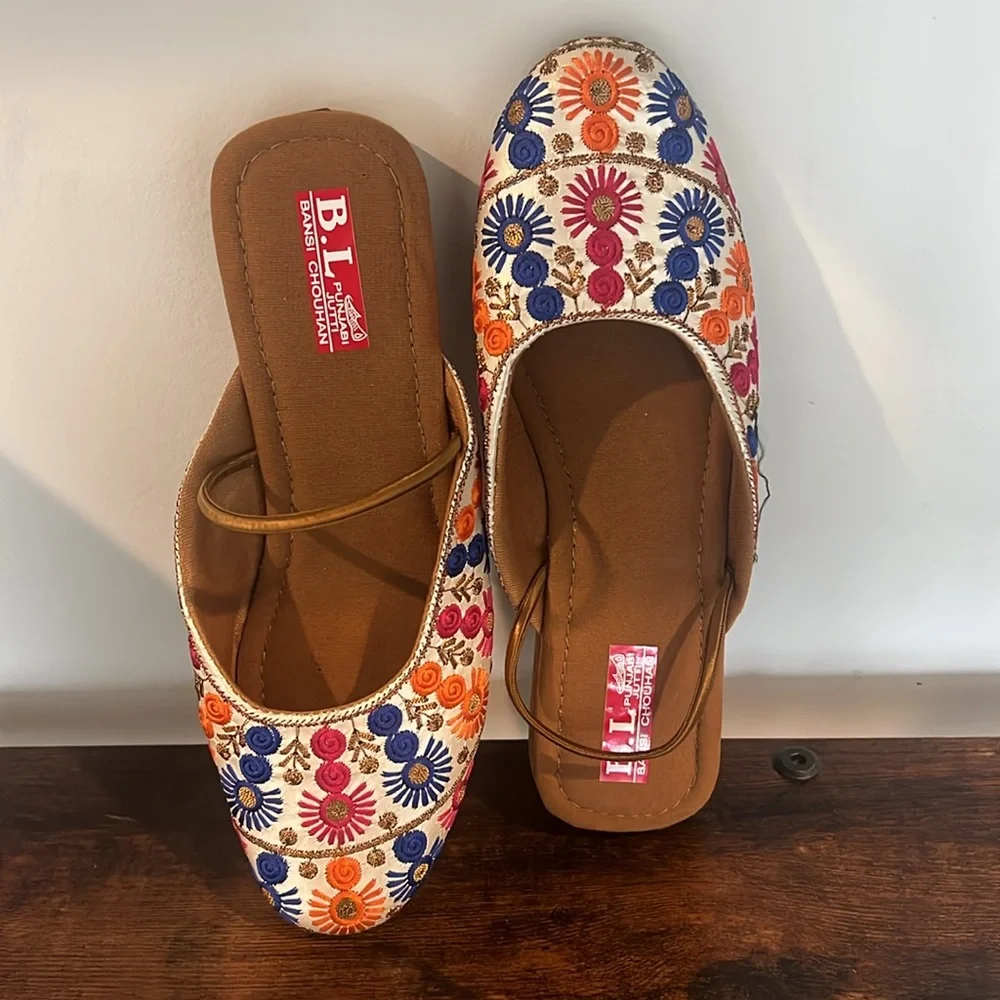 Color juttis (shoes) embroidered fits size 6 - Picture 2 of 5
